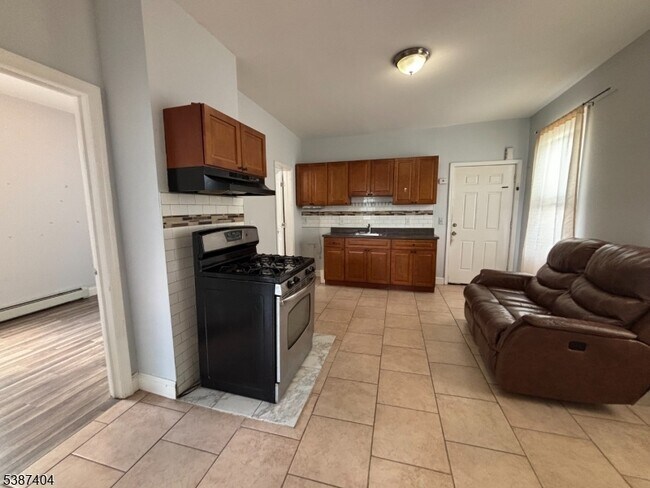 Photo - 208 Geneva St