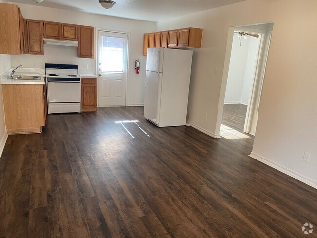 Building Photo - 701 Miracle Ln Unit B Rental