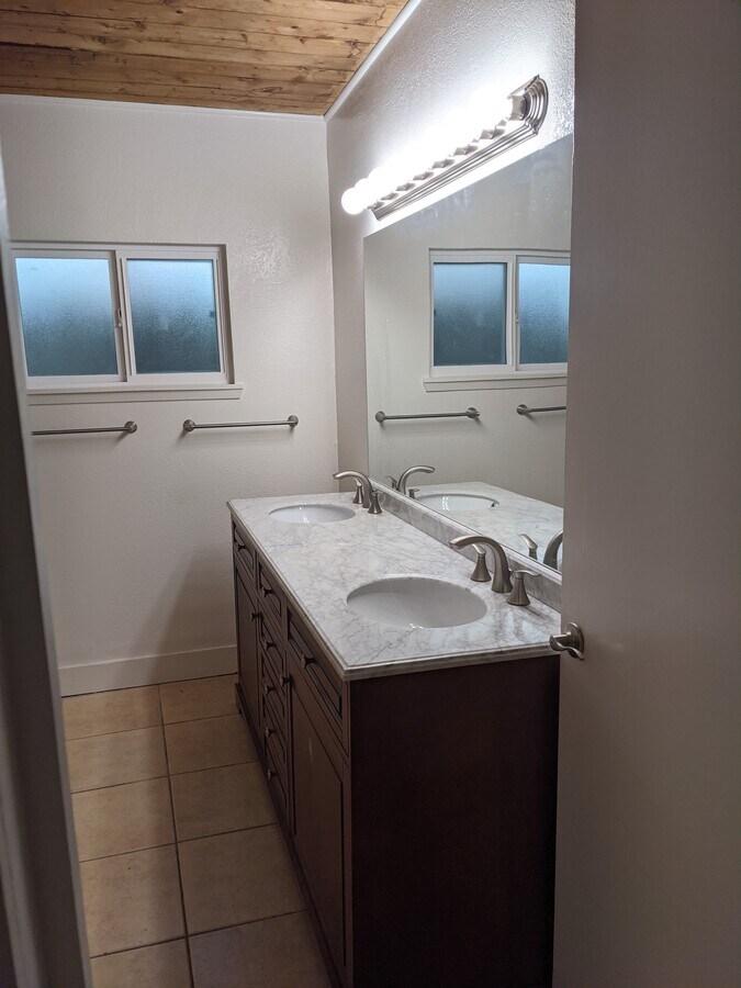 Photo - 505 E Main St