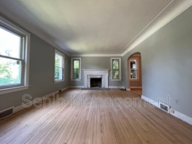 Photo - 5106 Buckingham