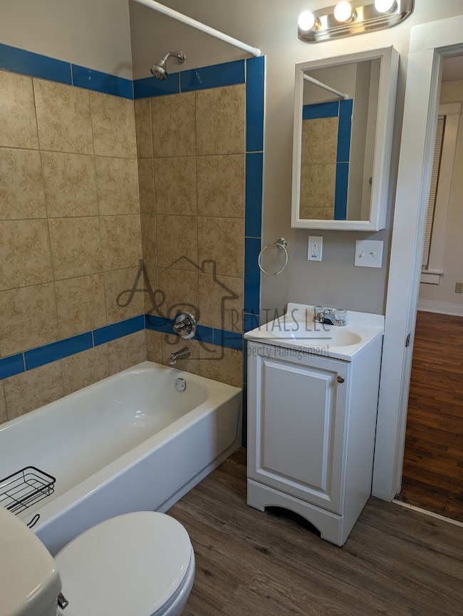 Photo - 711 N Elm St