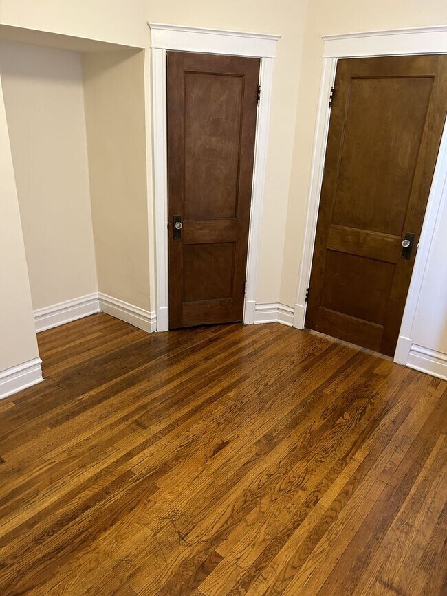 Photo - 5440-42 N Winthrop Ave