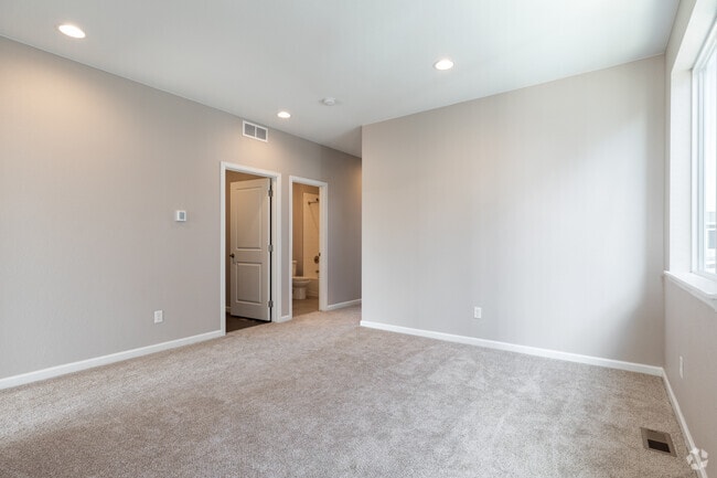 3BR, 2.5BA - 1,734SF