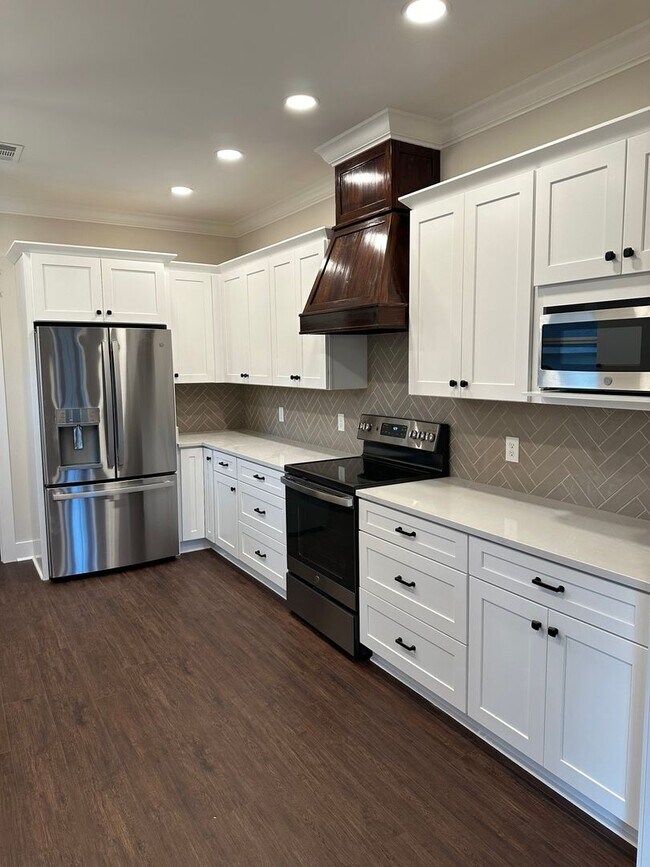 Photo - AVAILABLE NOW! *PET FRIENDLY*