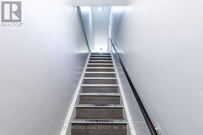 Photo - 1710 Lakeshore Rd W