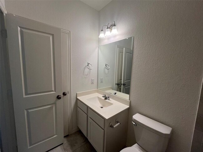 Photo - 212 Baralo St