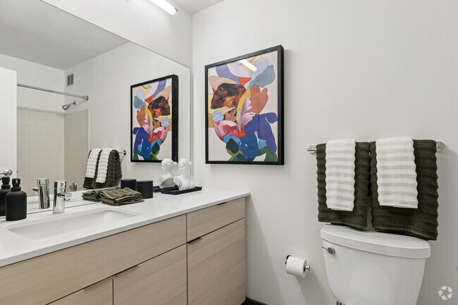 1BR, 1BA - 895SF - Bathroom