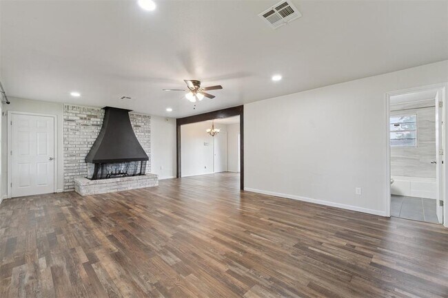 Photo - 2328 S Krowse Ave