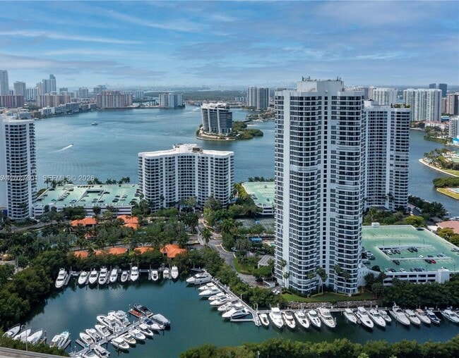 Building Photo - 3500 Mystic Pointe Dr Unit 2003