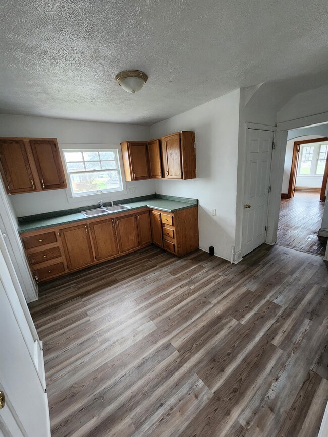 Photo - 2530 Bonds Ave