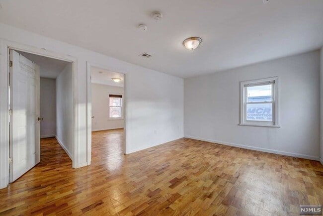 125 Pacific St Unit 2nd Floor