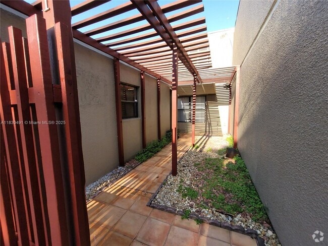 Building Photo - 1091 N Hiatus Rd Rental