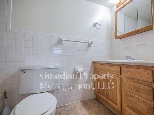 Photo - 1121 N College Dr