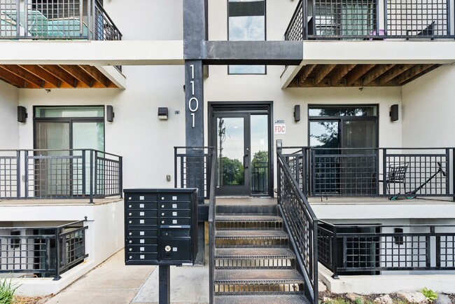 Building Photo - 1101 Fern St NW Unit 301