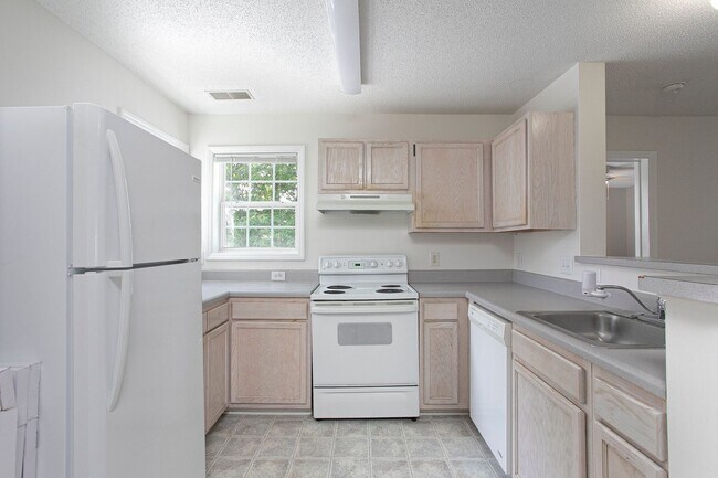 Photo - Spacious 3 Bed 3 Bath Apartment near NCSU & Downtown Raleigh! Available August 15th!