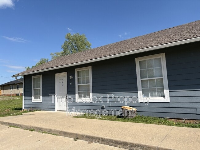 Building Photo - 218 E 14th St