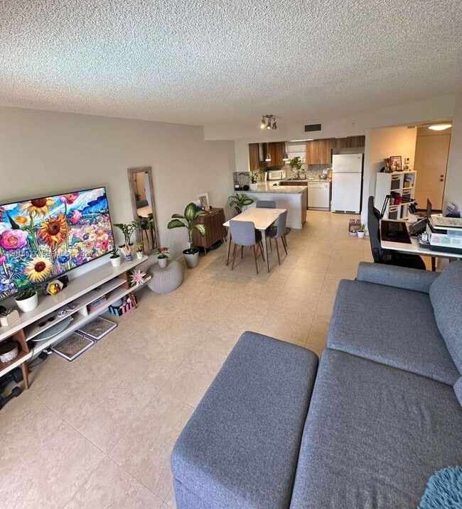 Photo - 8290 Lake Dr Unidad 325