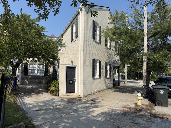 Building Photo - 159 Alexander St Unit 159 Alexander Apt. B
