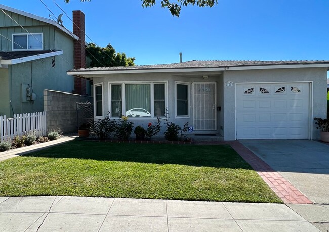 Building Photo - Madison Unit 24459