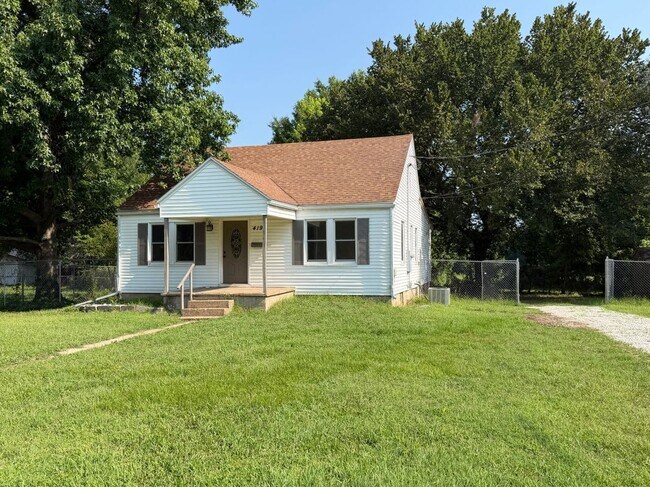 Building Photo - 419 E Summit St