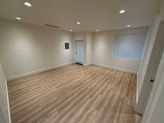 Building Photo - 849 Spring St