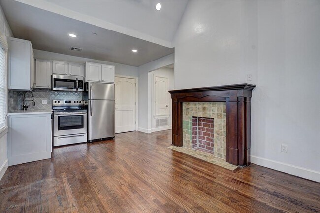 Photo - 900 NW 13th St Unit 103