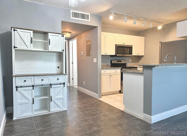 Photo - 1625 Meadows Cir