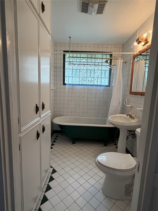 Photo - 1702 Dunlavy St