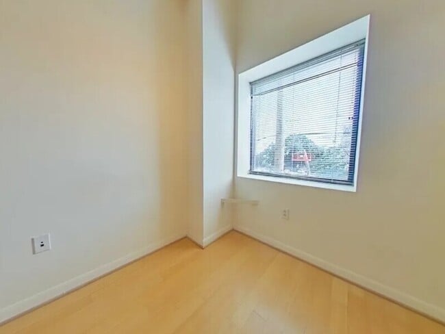 Photo - 1011 W Marshall St Unit 207