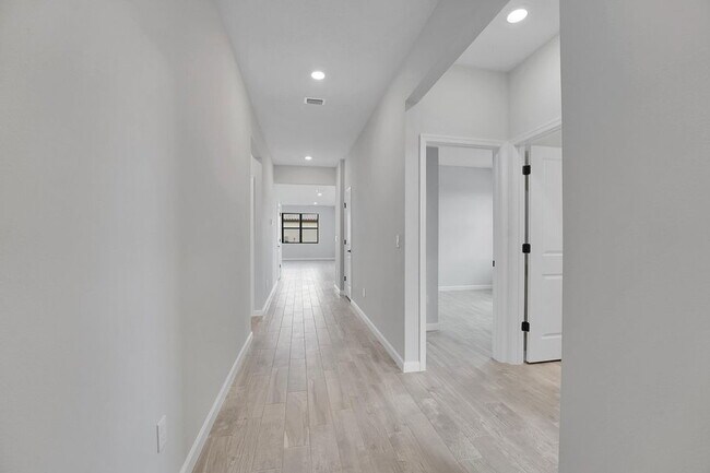 Photo - 845 SE Courances Dr