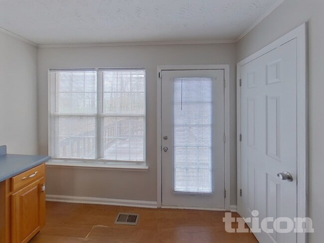 Photo - 5085 Forest View Trail