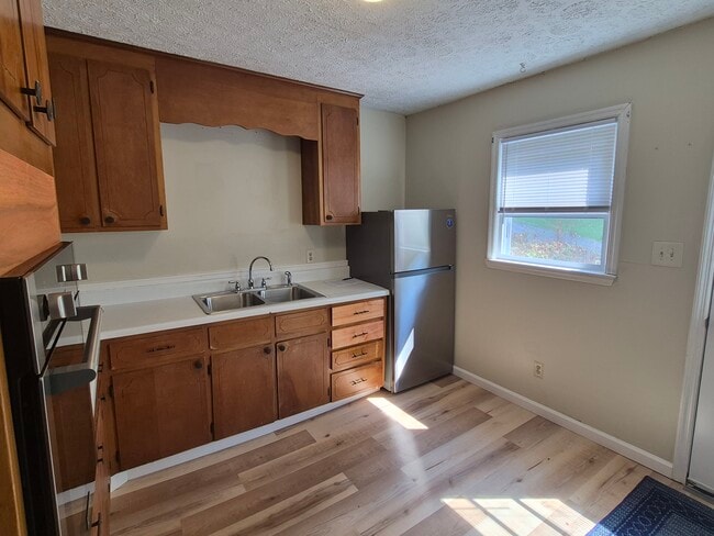 Kitchen - 128 Morgan Drive Unit #4