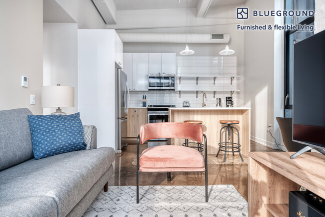 Photo - 676 N La Salle Dr Unit FL6-ID900