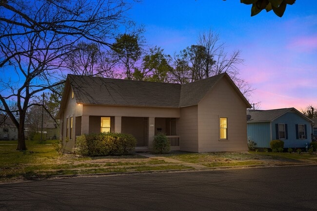 Building Photo - 2017 48th Street Ensley