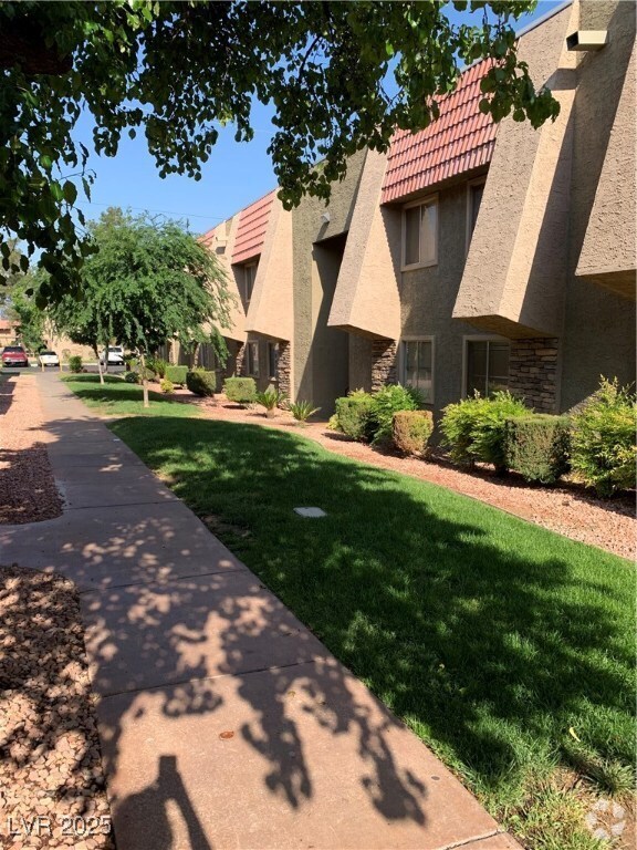 Building Photo - 4954 River Glen Dr Unit 123 Rental