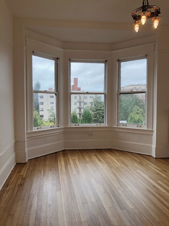 2190 W Burnside, #106