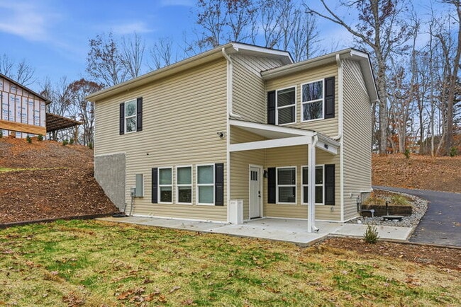 Building Photo - Stunning lakeside new construction: 4 bedroom and 3 bath home