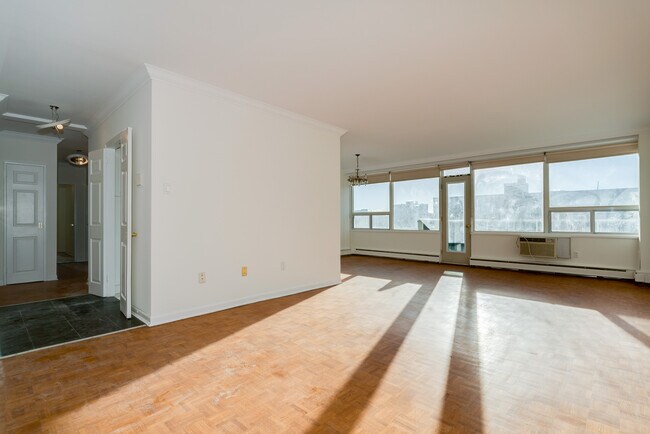 Photo - SUPER-SIZED superior suites in Forest Hill... Unit 1 Bedroom