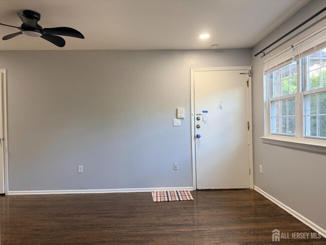 Photo - 128 College Dr