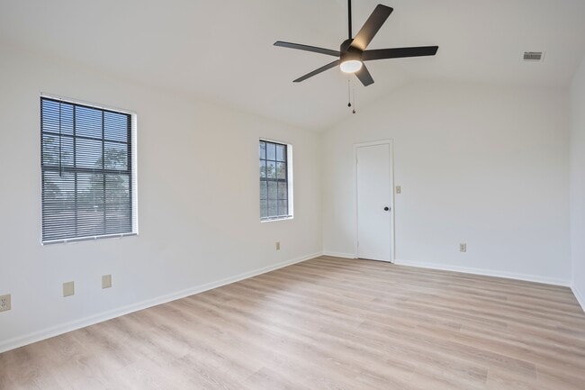 Photo - 3709 Kingsgate Dr