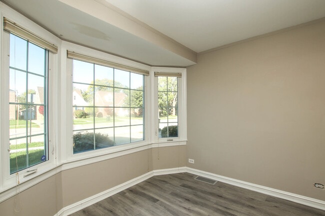 Photo - 5815 N Canfield Ave