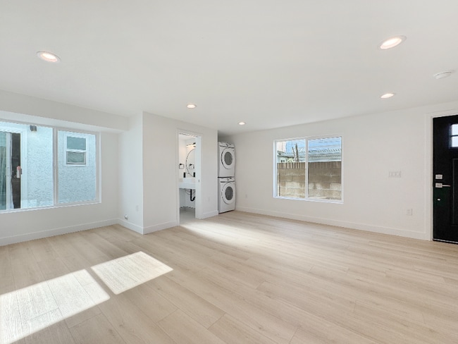 Photo - 4461 Farquhar Ave Unidad D