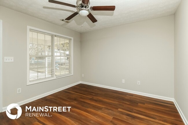 Photo - 8161 Collier St SW