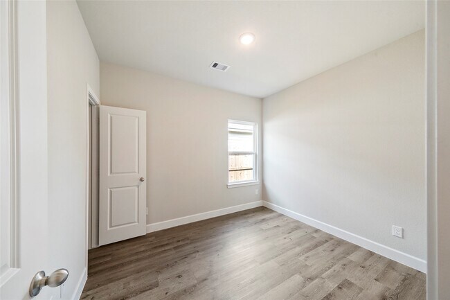 Photo - 412-414 Avenue H