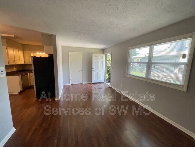 Photo - 1345 E Elm St