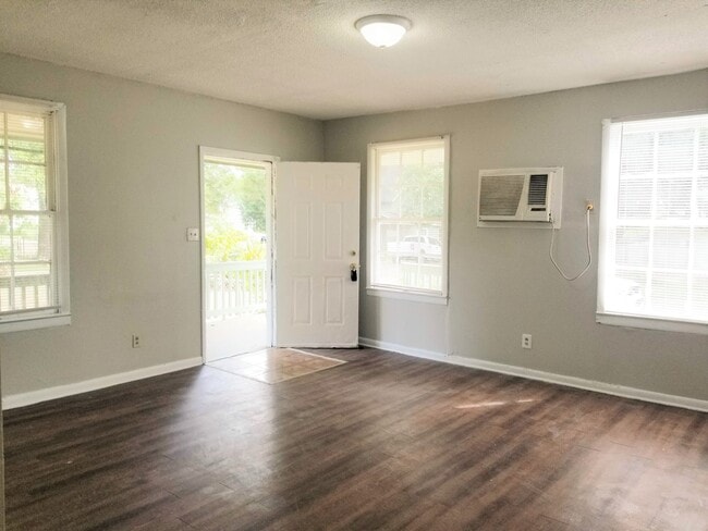 Photo - 3308 Bradley St SW