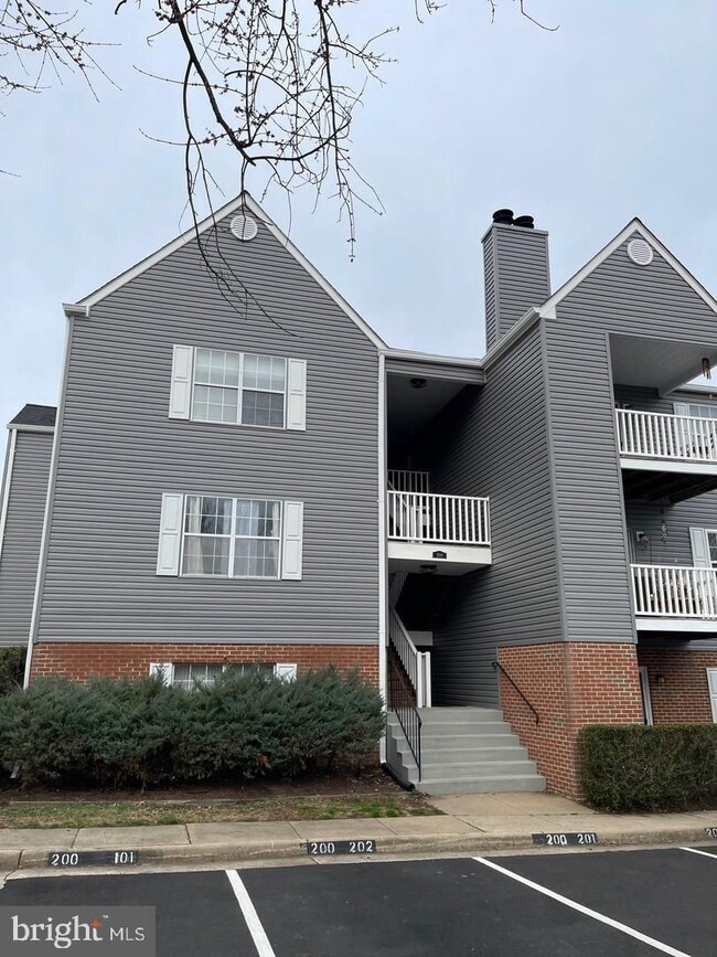 Building Photo - 200 Grosvenor Ln