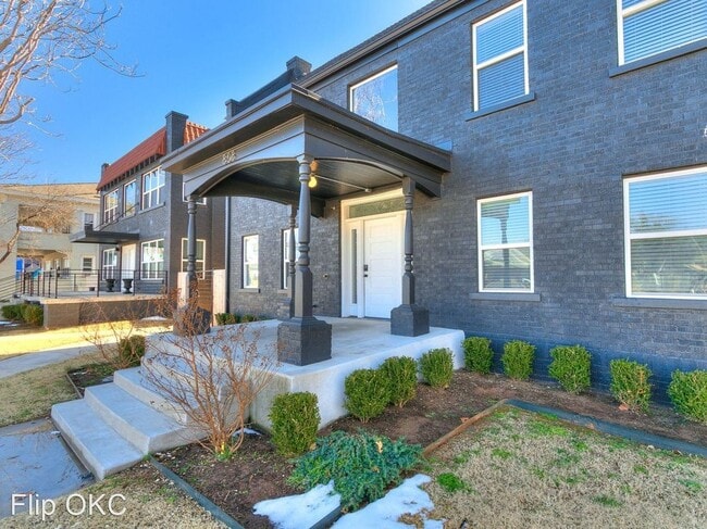 Building Photo - 808 NW 23rd St Unit 1