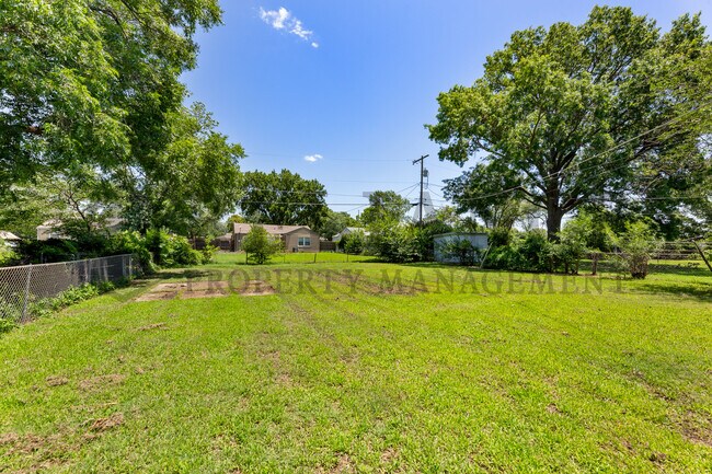 Photo - 2340 S Vine St