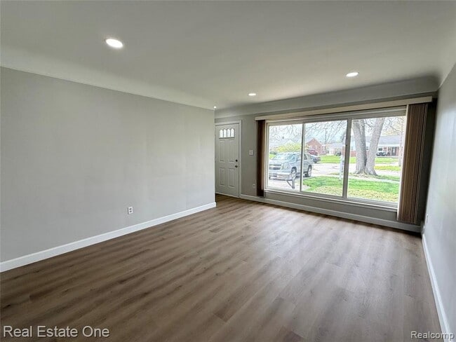 Photo - 6582 Sterling Ct